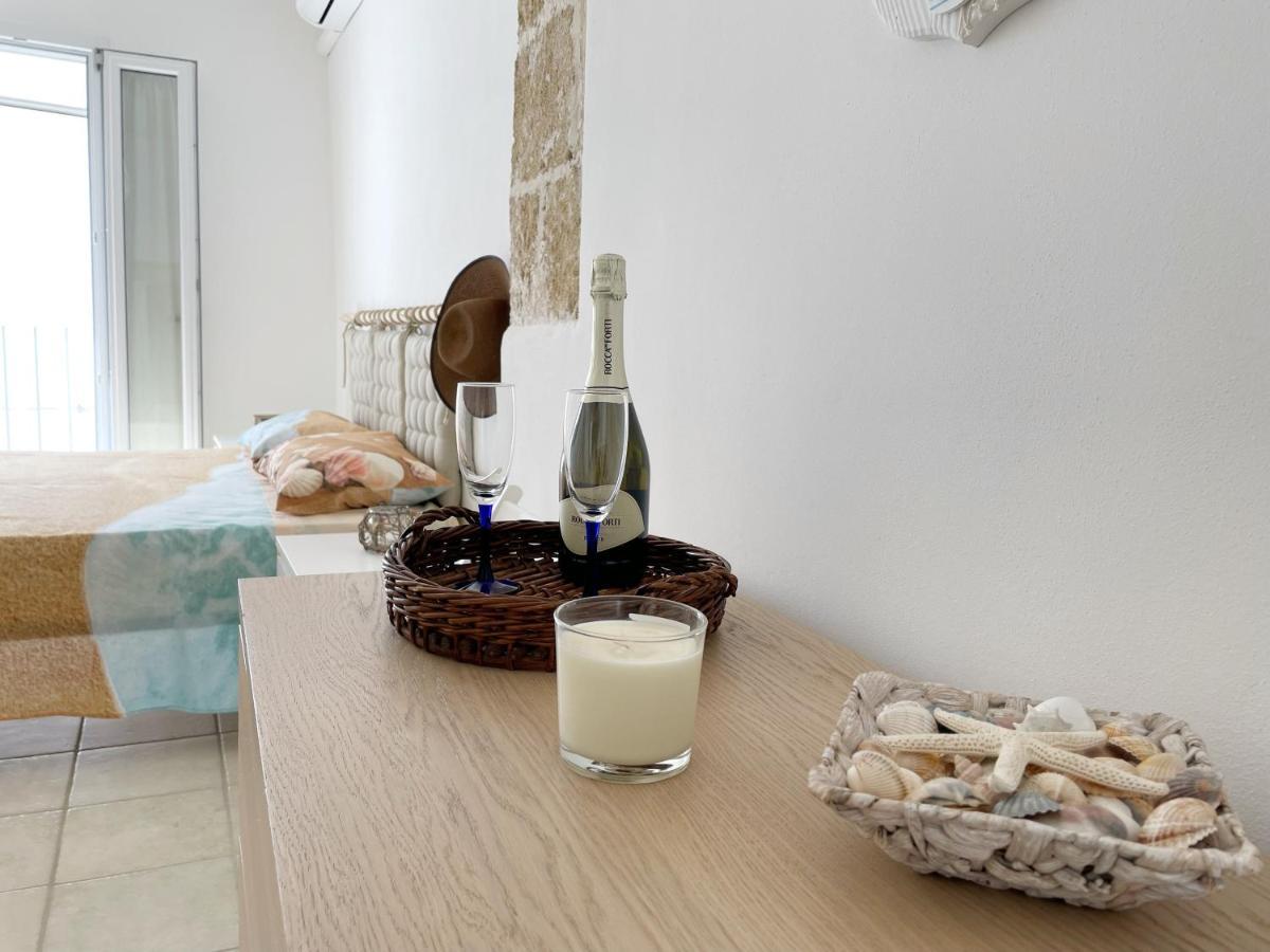 Mediterraneo House- Casa Nel Centro Storico マティーノ エクステリア 写真