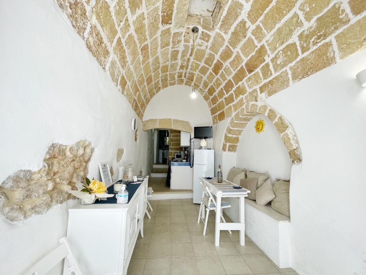 Mediterraneo House- Casa Nel Centro Storico マティーノ エクステリア 写真
