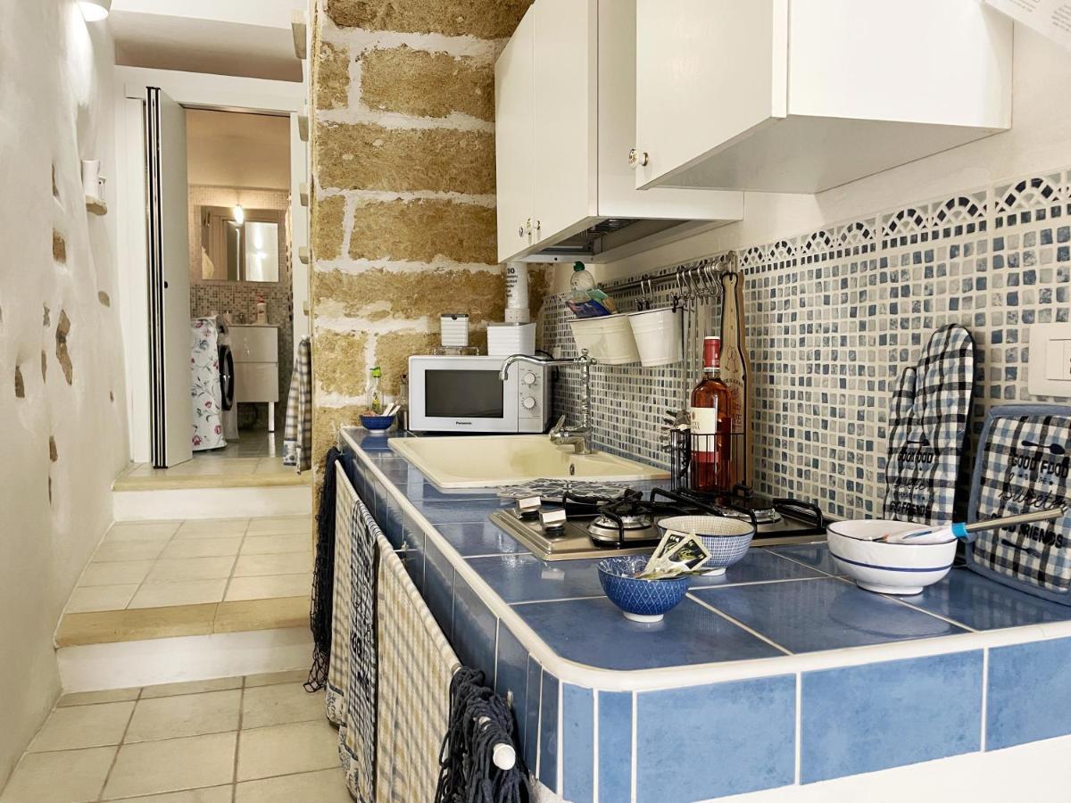 Mediterraneo House- Casa Nel Centro Storico マティーノ エクステリア 写真
