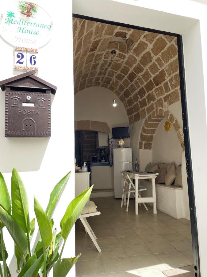 Mediterraneo House- Casa Nel Centro Storico マティーノ エクステリア 写真