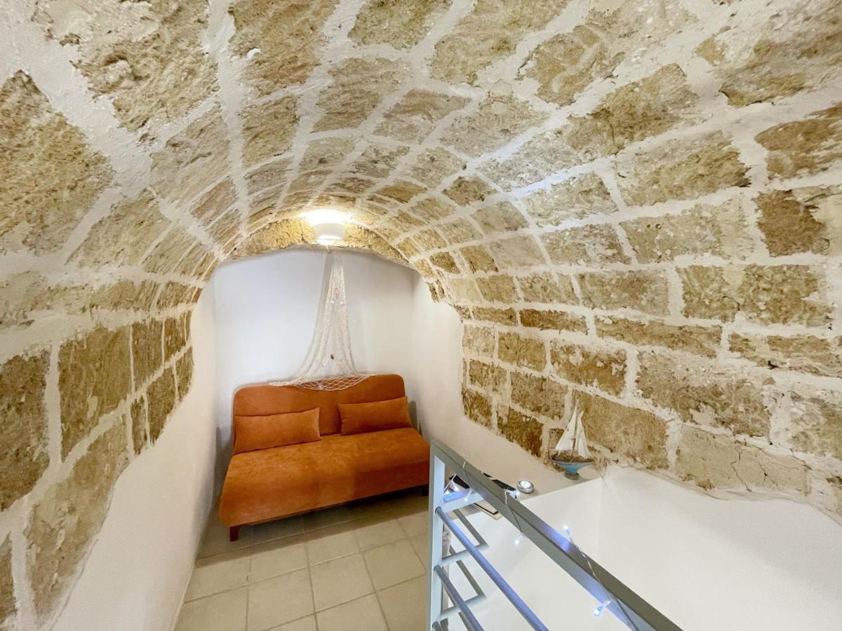 Mediterraneo House- Casa Nel Centro Storico マティーノ エクステリア 写真