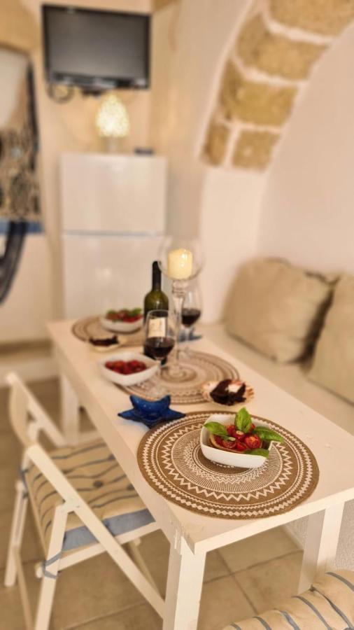 Mediterraneo House- Casa Nel Centro Storico マティーノ エクステリア 写真