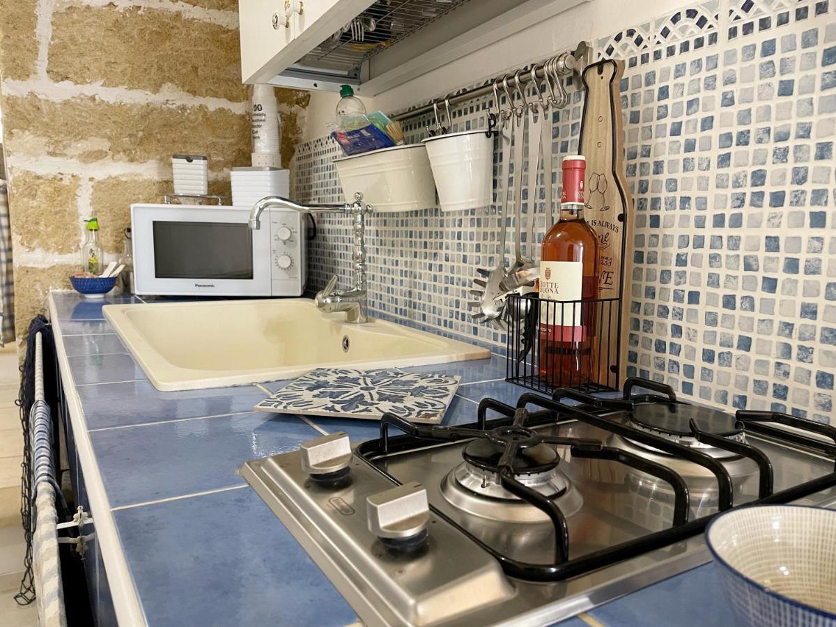 Mediterraneo House- Casa Nel Centro Storico マティーノ エクステリア 写真